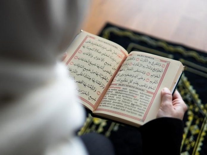 Hadis Tentang Perumamaan Orang yang Membaca Al-Quran