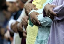 Melampaui Kesalehan Personal: Salat Berjamaah sebagai Ruang Integrasi Sosial Bolehkah Malafalkan Bacaan Salat Selain Bahasa Arab?