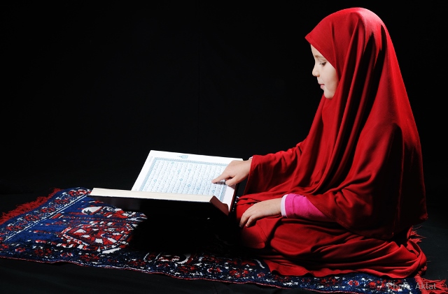 Imam An-Nawawi: Pembaca Al-Qur’an Perlu Membayangkan Allah Hadir Di Hadapannya