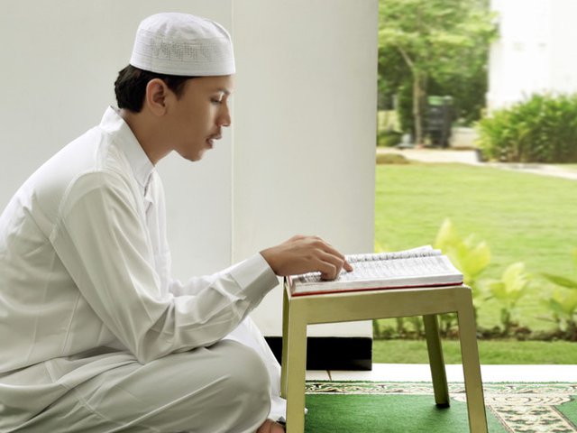 Membaca Al-Qur’an Di Dekat Perempuan Yang Sedang Haid