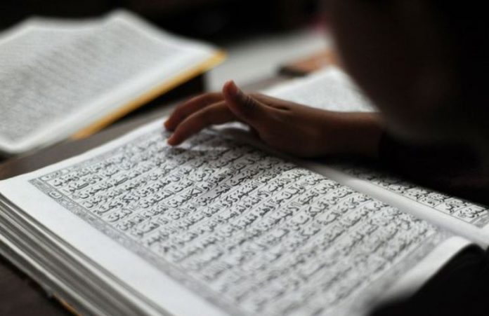 Membaca Al-Qur'an dengan Dilanggamkan