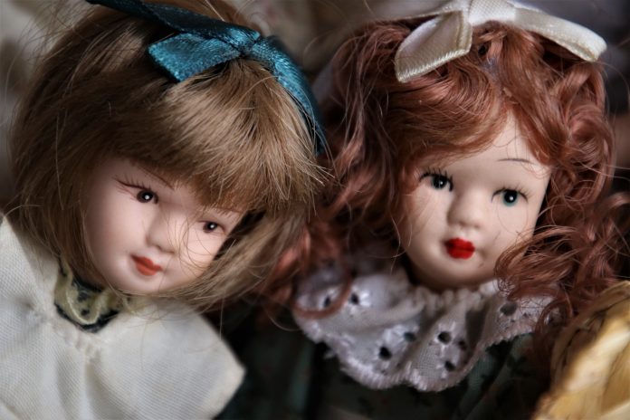 Boneka Arwah, Kecintaan Berlebih, dan Problem Keimanan Kita