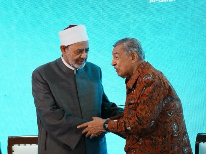 Grand Syekh Al-Azhar bersama Prof. Dr. M. Quraish Shihab