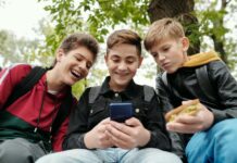 Sunnah yang Terlupakan: Kapan Diam dan Bicara di Era Digital