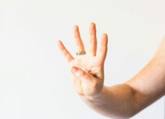 Empat Fase Pembentukan Karakter Nabi Musa dalam Al-Qur’an Empat Fase Pembentukan Karakter Nabi Musa dalam Al-Qur’an