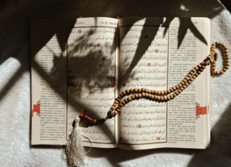 Menyelami Samudra Al-Qur’an: Hermeneutika Sufi ala Sahl at-Tustari Menyelami Samudra Al-Qur'an: Hermeneutika Sufi ala Sahl at-Tustari