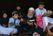Tafsir QS. Al-Mujadilah Ayat 11: Kesetaraan Gender dalam Menuntut Ilmu Tafsir QS. Al-Mujadilah Ayat 11: Kesetaraan Gender dalam Memperoleh Ilmu Menurut Ibnu Katsir dan Amina Wadud
