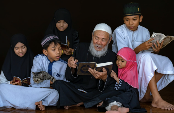 Screenshot 2026-06-19 at 16.40.48 Tafsir QS. Al-Mujadilah Ayat 11: Kesetaraan Gender dalam Memperoleh Ilmu Menurut Ibnu Katsir dan Amina Wadud