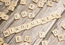 Kritik “Mindfulness” Maudy Ayunda: Merawat Waras Tanpa Kehilangan Empati Menggugat "Mindfulness" Maudy Ayunda: Merawat Waras Tanpa Kehilangan Empati
